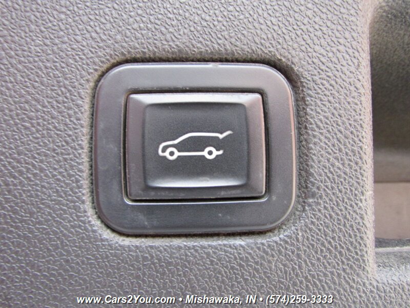 Used 2018 Chevrolet Equinox Premier AWD/4WD image 16