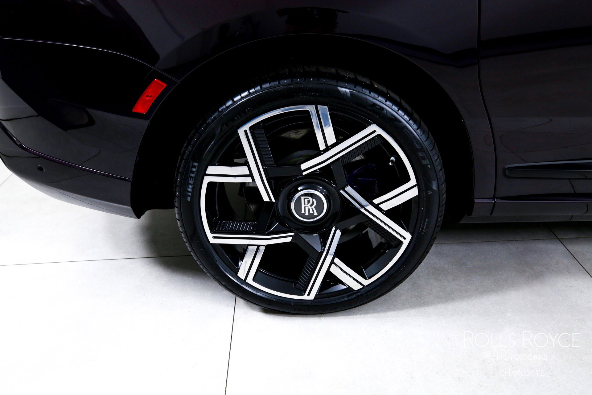 Certified 2025 Rolls-Royce Cullinan Black Badge image 31