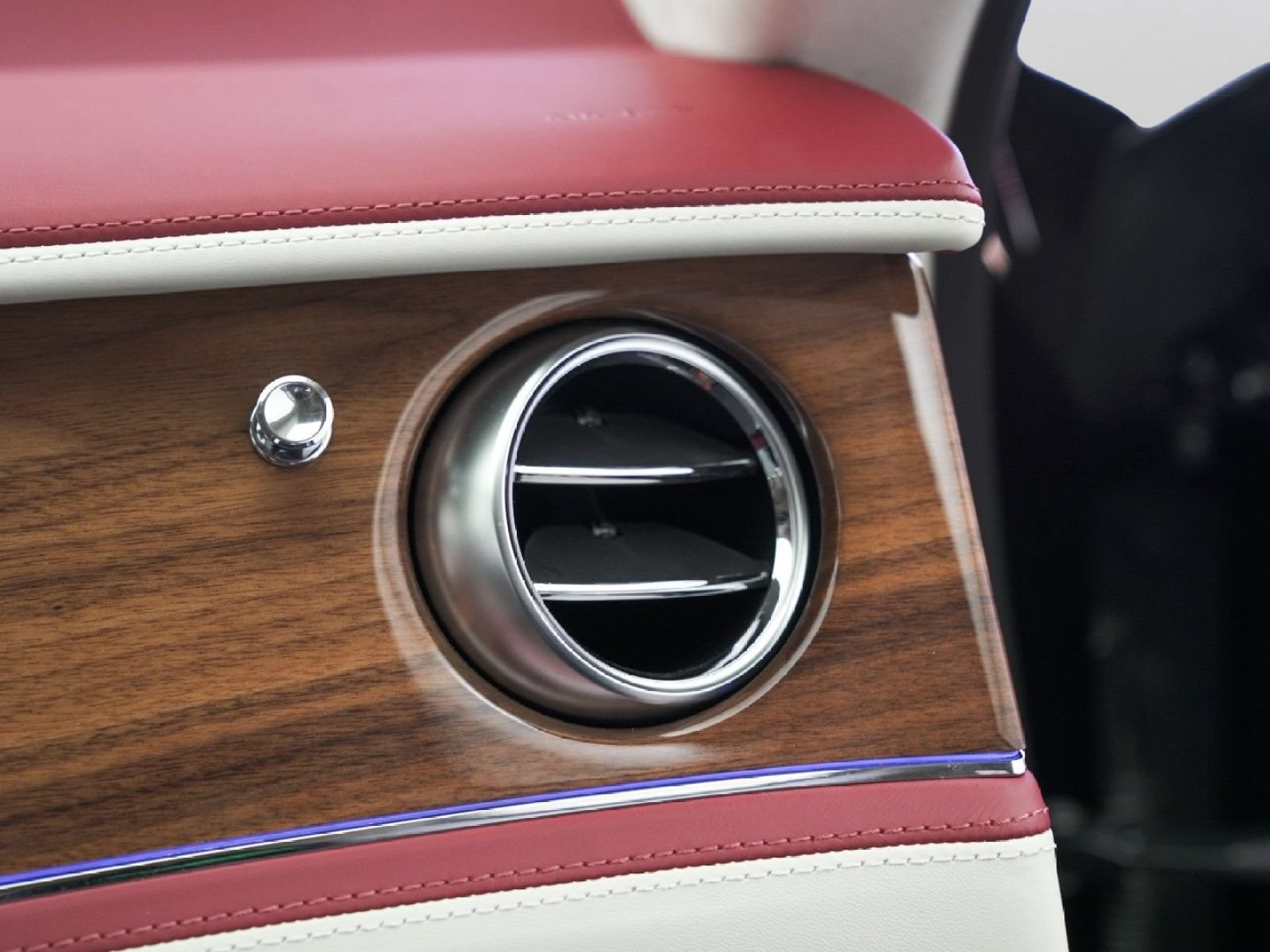 Used 2023 Bentley Flying Spur V8 AWD/4WD image 28