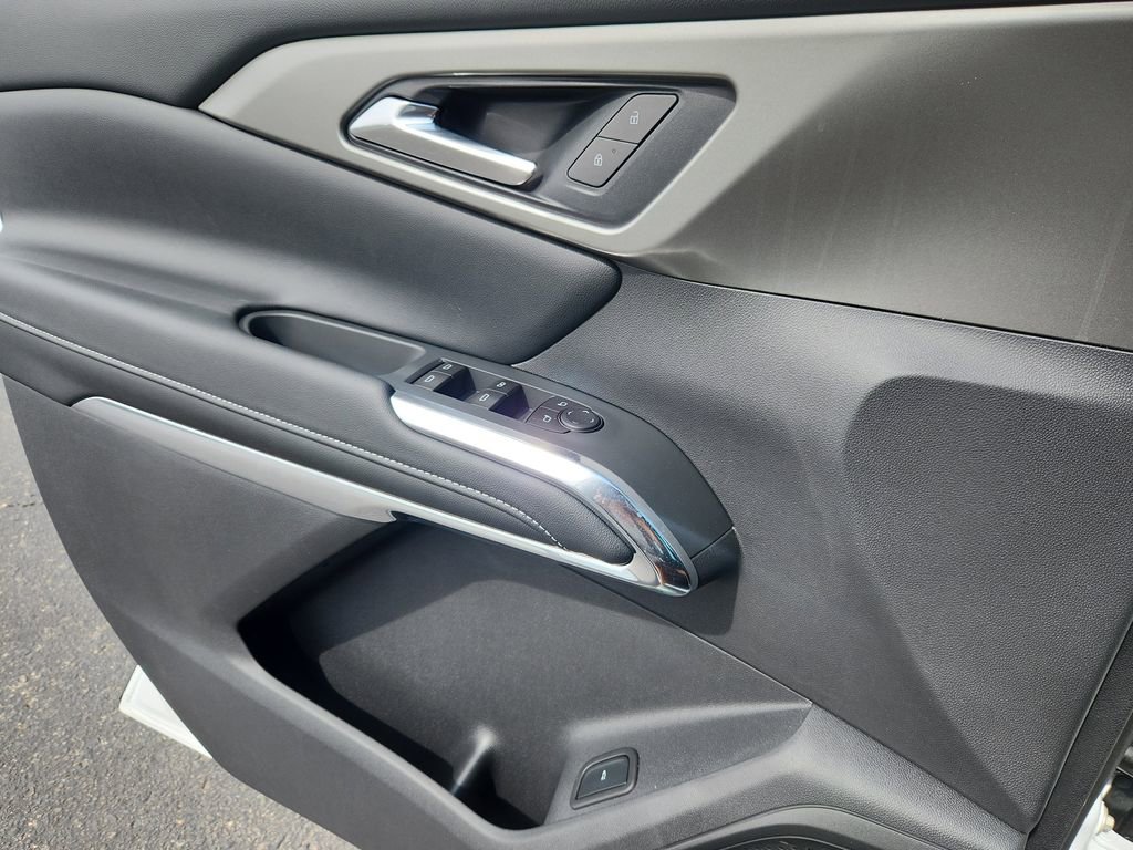 New 2025 Chevrolet Traverse LT w/ Driver Confidence Package image 6