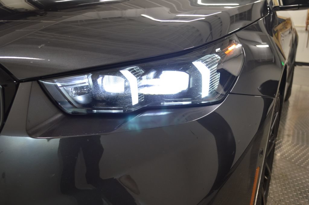 Used 2025 BMW M5 w/ Carbon Package AWD/4WD image 9