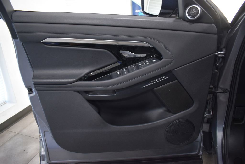 Used 2020 Land Rover Range Rover Evoque SE image 7