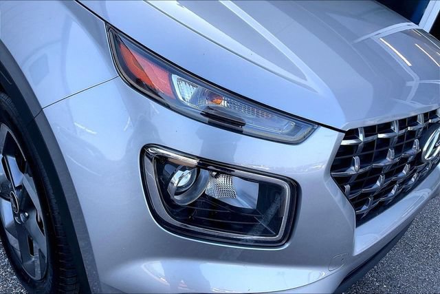 Certified 2024 Hyundai Venue SEL FWD image 28