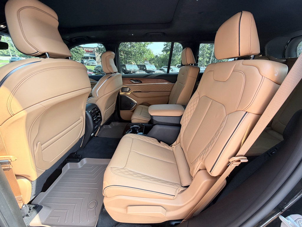 Used 2024 Jeep Grand Cherokee L Summit AWD/4WD image 29