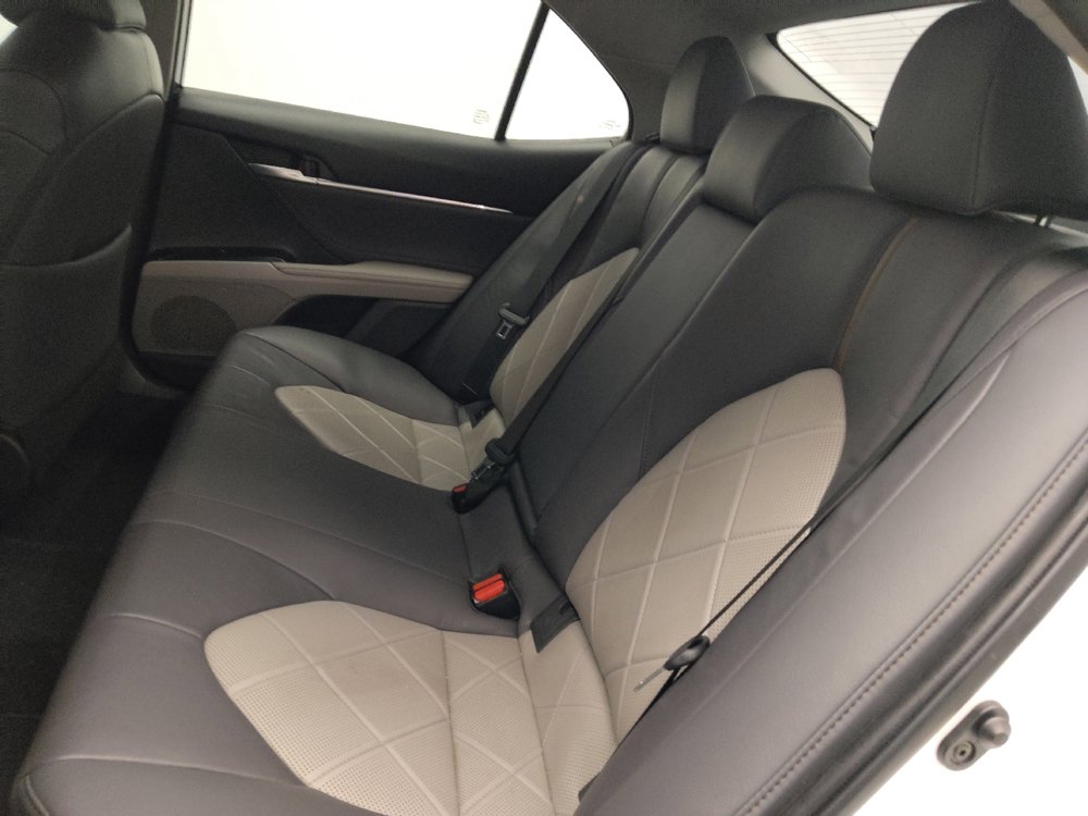 Used 2018 Toyota Camry XLE FWD image 18