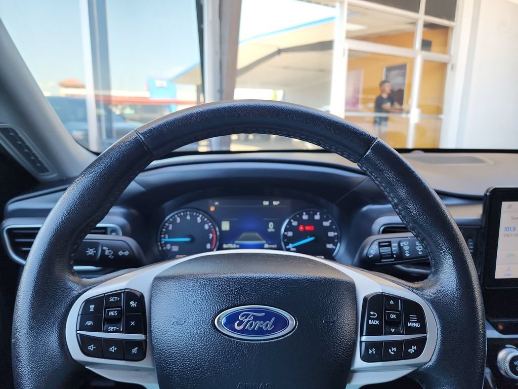 Used 2023 Ford Explorer Limited w/ Equipment Group 301A AWD/4WD image 21
