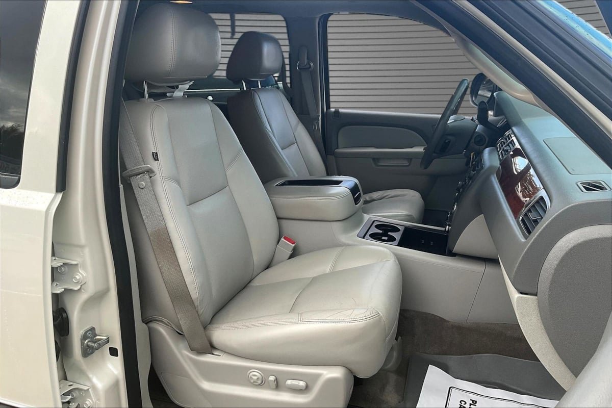 Used 2012 GMC Yukon SLT w/ SLT-2 Equipment Package AWD/4WD image 26