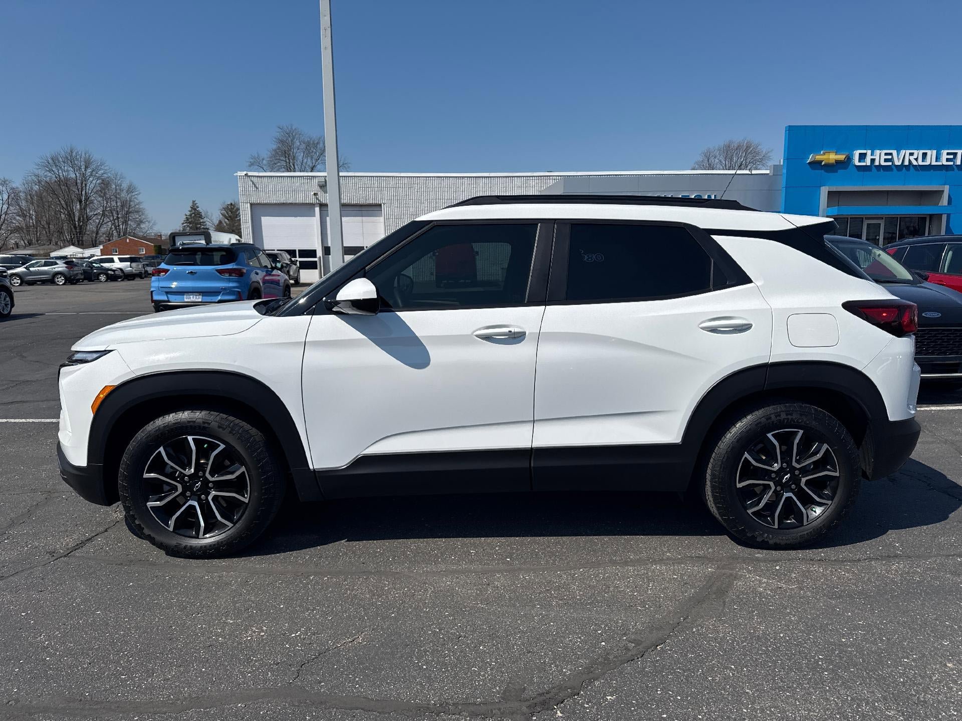 Used 2024 Chevrolet TrailBlazer ACTIV w/ Convenience Package FWD image 2