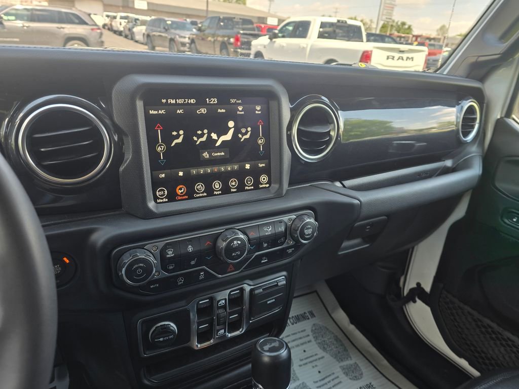 Used 2023 Jeep Wrangler Unlimited Sahara AWD/4WD image 16