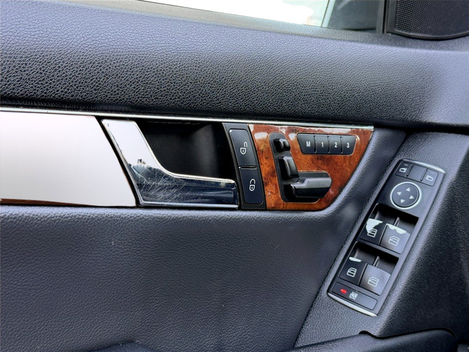 Used 2011 Mercedes-Benz C 300 Sedan image 15