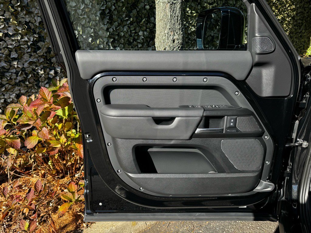 Used 2024 Land Rover Defender 110 V8 image 8