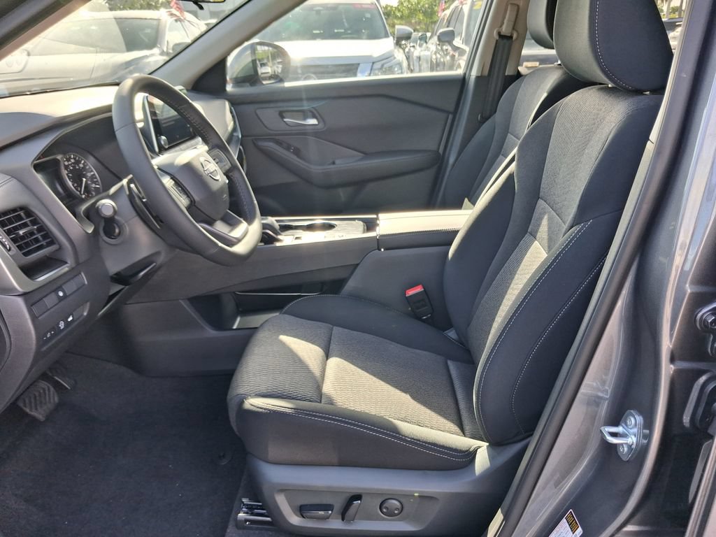 Used 2026 Nissan Rogue SV FWD image 15