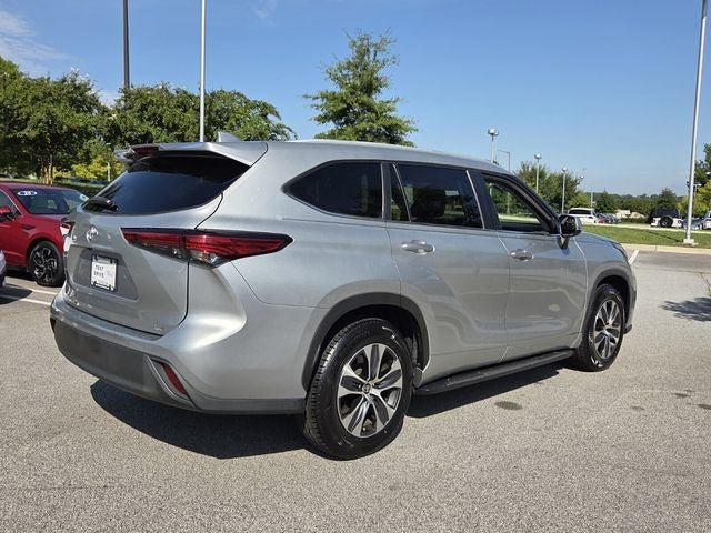 Used 2023 Toyota Highlander XLE FWD image 8