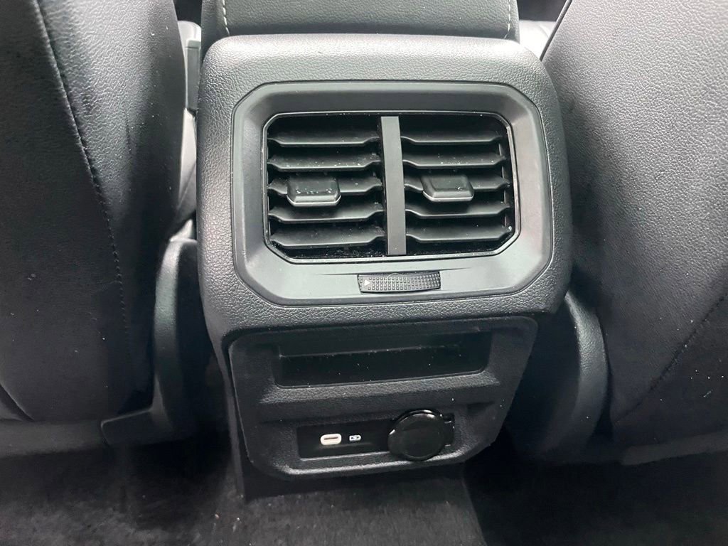 Used 2024 Volkswagen Tiguan SE FWD image 18