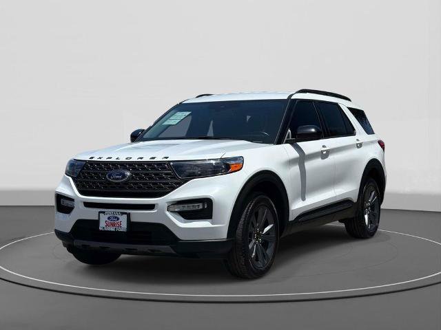 Certified 2023 Ford Explorer XLT w/ Equipment Group 202A AWD/4WD image 1