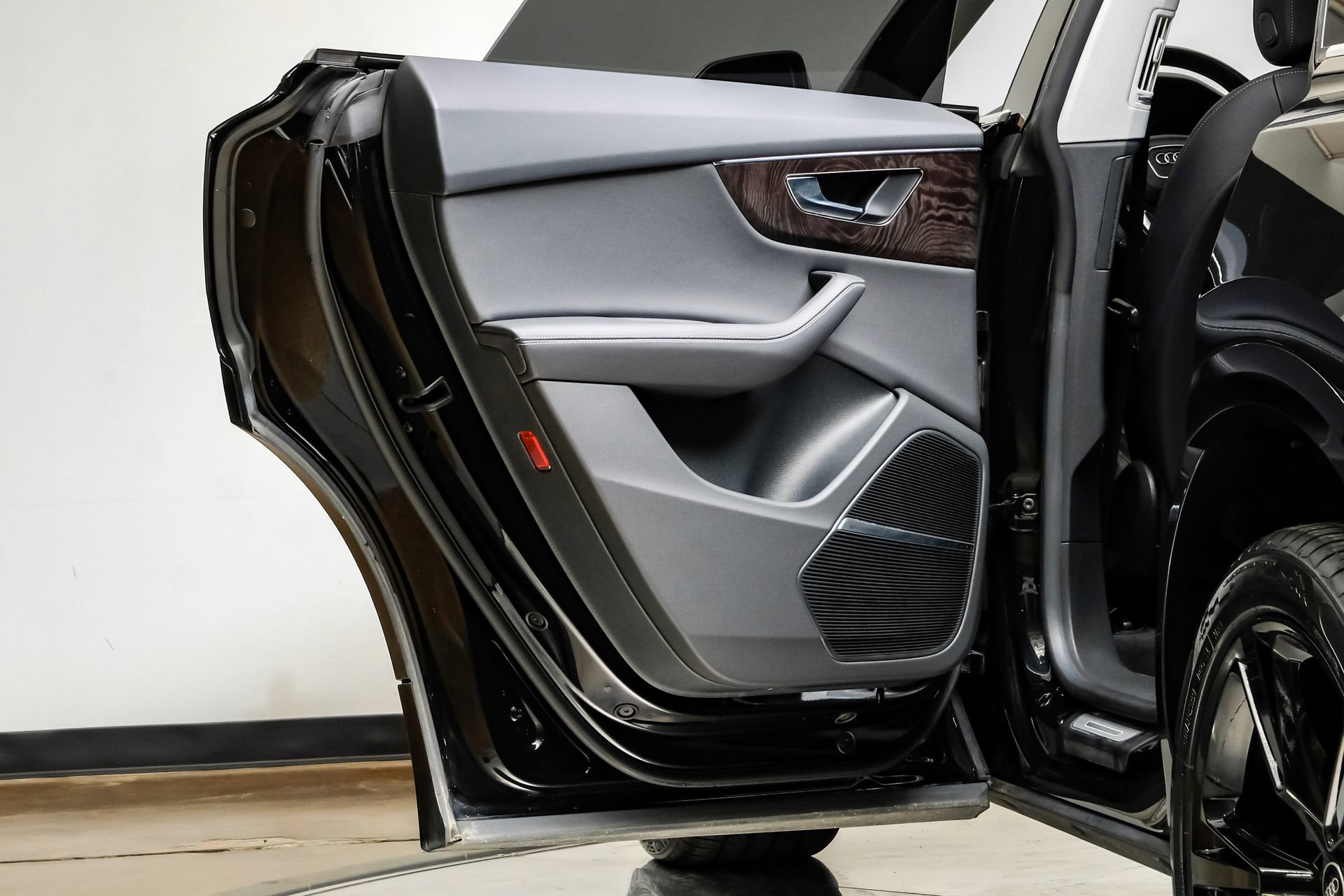 Used 2023 Audi Q8 Premium Plus w/ Premium Plus Package image 48