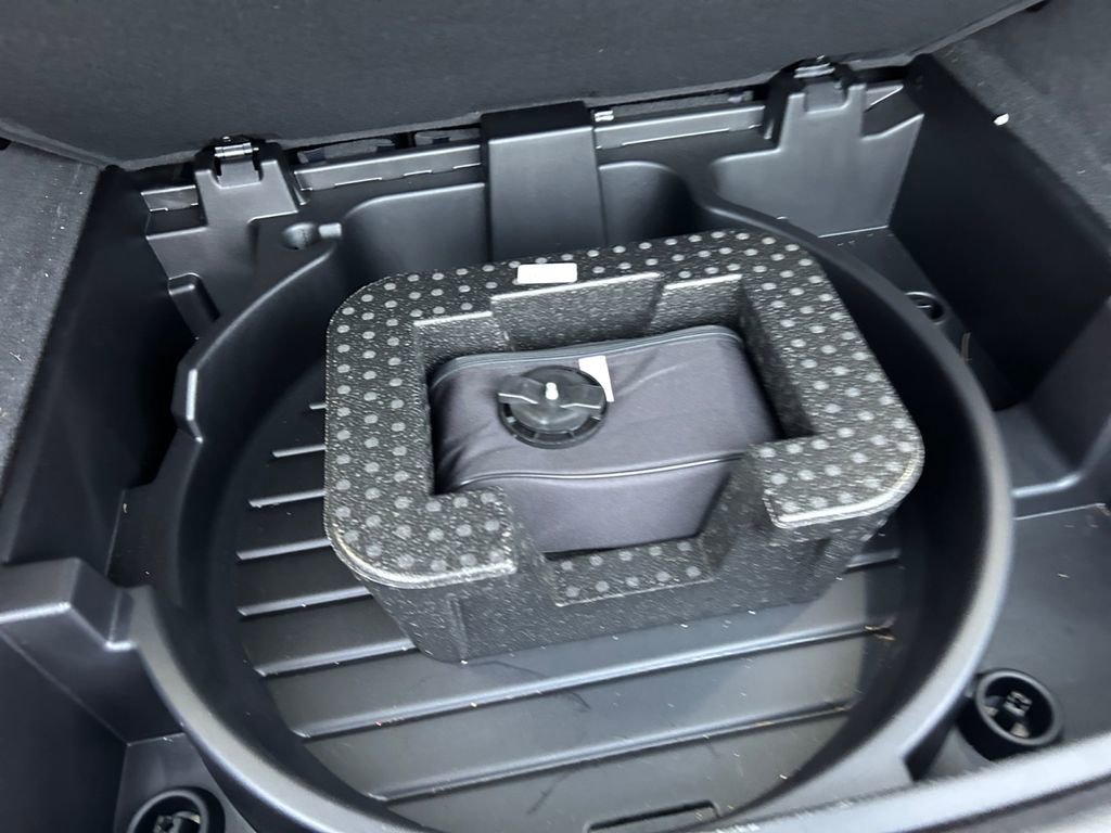 Used 2022 Cadillac XT4 Premium Luxury w/ Enhanced Visibility Package image 18