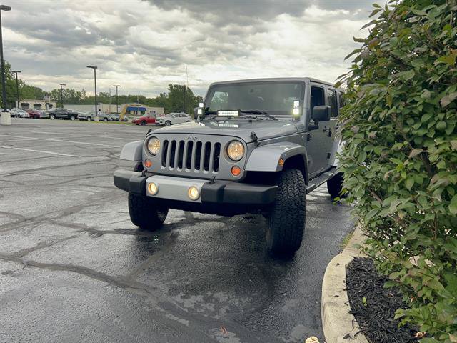 Used 2015 Jeep Wrangler Unlimited Sahara w/ Connectivity Group AWD/4WD image 3