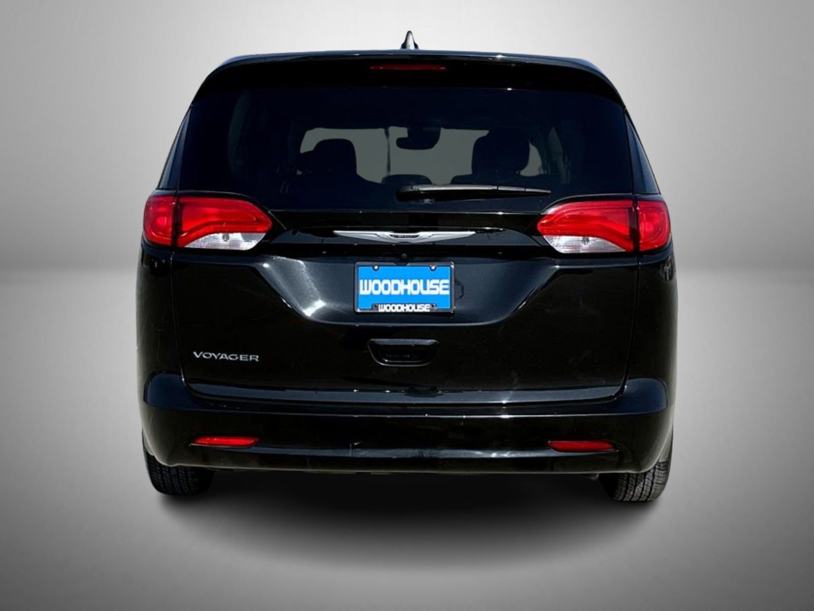 Used 2023 Chrysler Voyager LX image 6