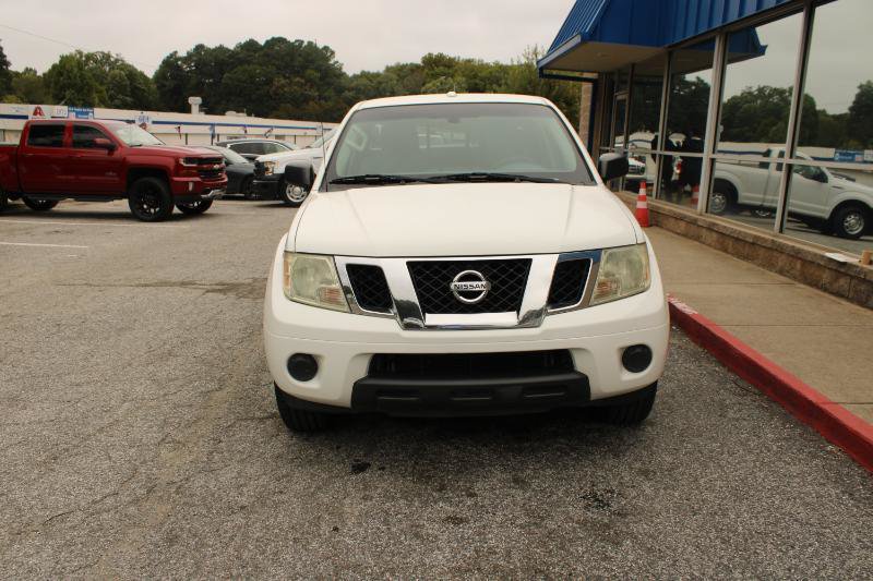 Used 2018 Nissan Frontier SV RWD image 2