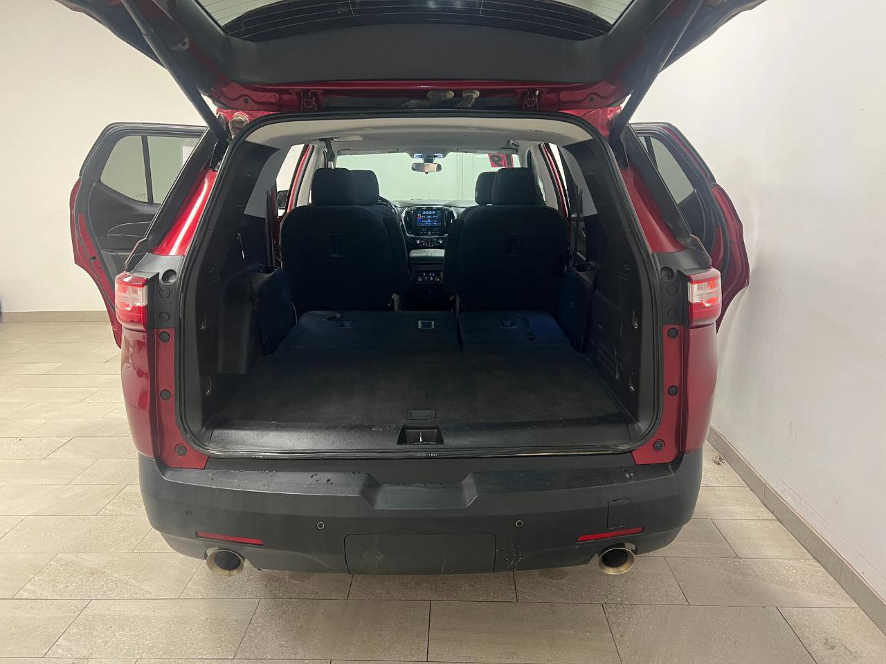 Used 2019 Chevrolet Traverse LT FWD image 20