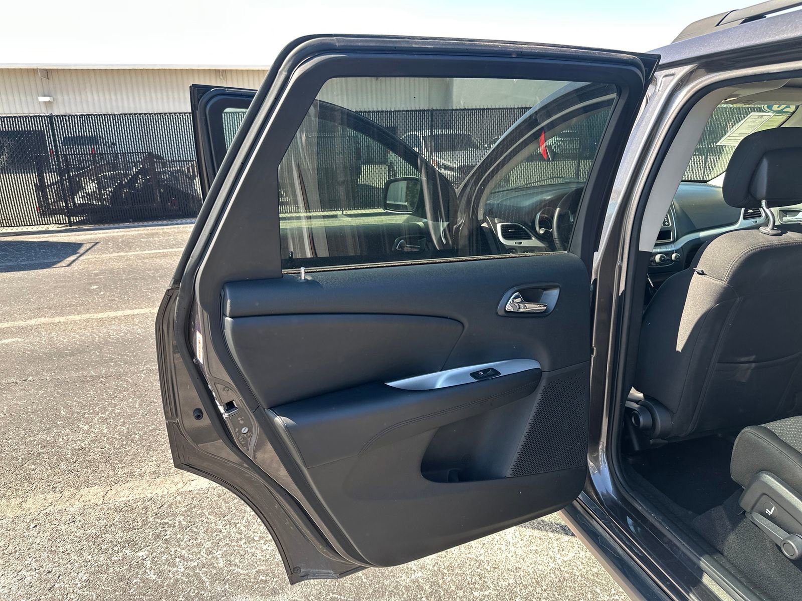 Used 2020 Dodge Journey SE image 28