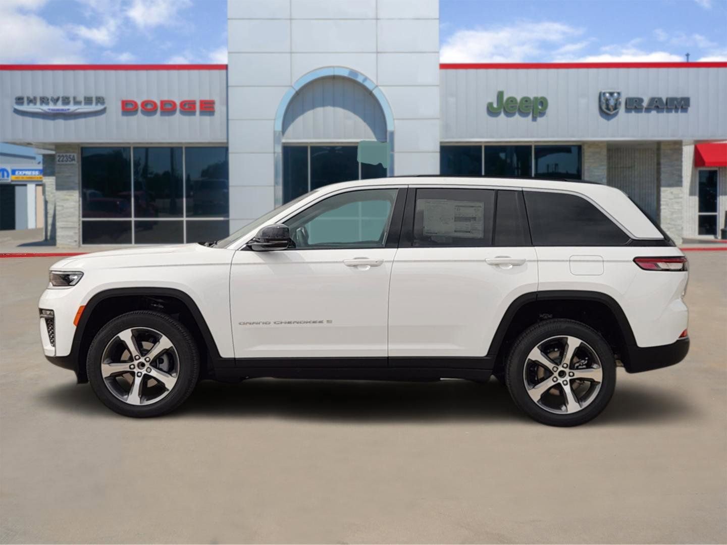 New 2026 Jeep Grand Cherokee Limited RWD image 3