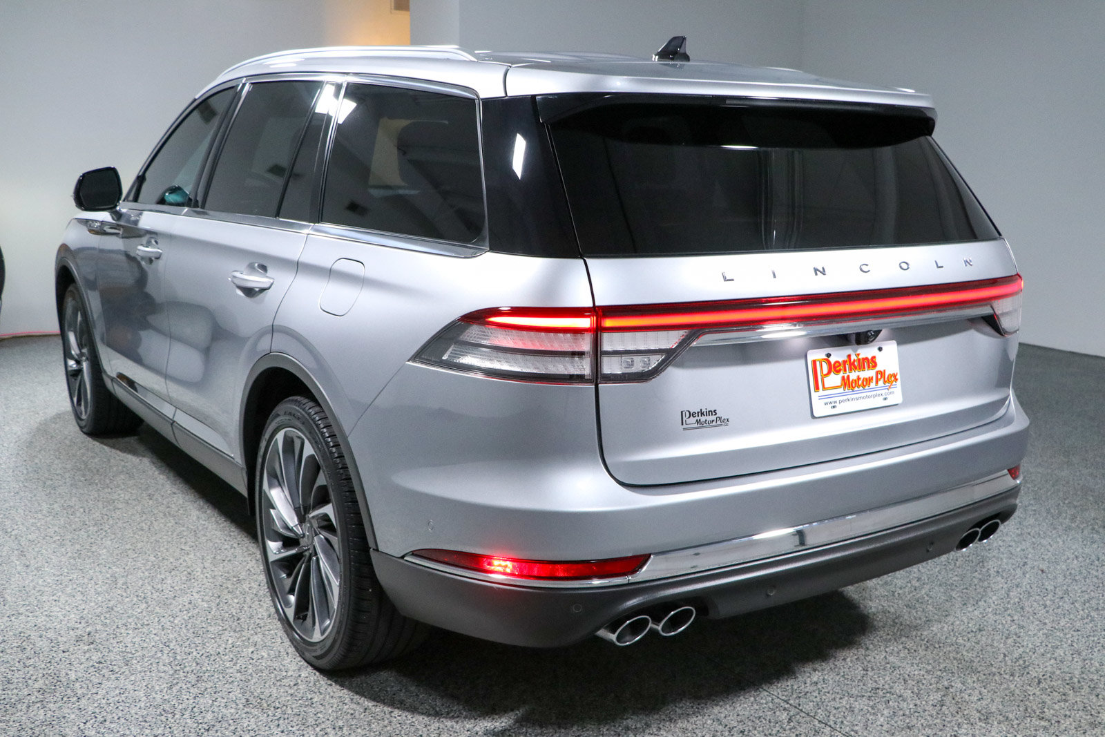 Used 2022 Lincoln Aviator Reserve w/ Equipment Group 201A AWD/4WD image 9