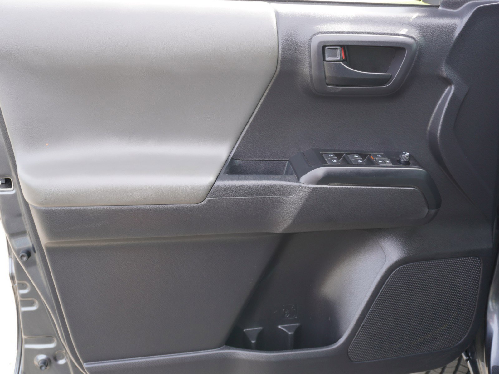 Used 2023 Toyota Tacoma SR AWD/4WD image 17