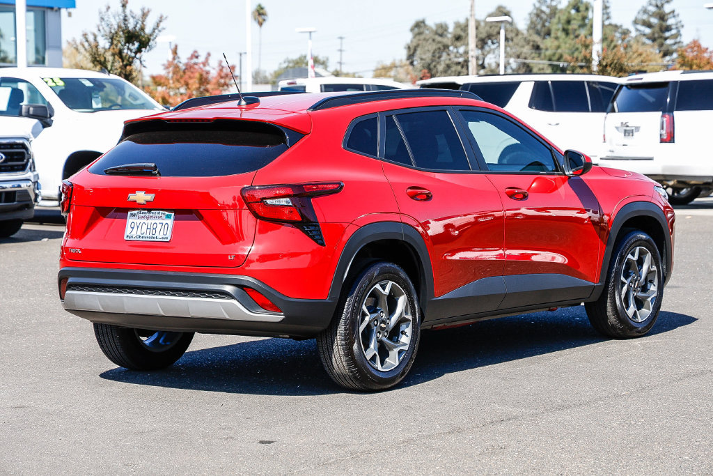 Used 2026 Chevrolet Trax LT w/ LT Convenience Package FWD image 4
