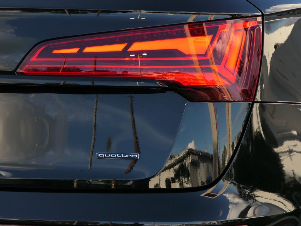 Used 2023 Audi Q5 e Premium Plus w/ Premium Plus Package image 3