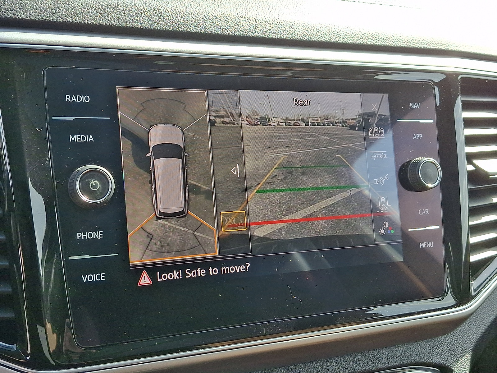 Used 2018 Volkswagen Atlas SEL Premium image 20