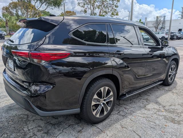 Used 2020 Toyota Highlander XLE image 15