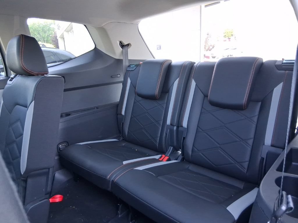 Used 2025 Volkswagen Atlas Peak Edition SE AWD/4WD image 34