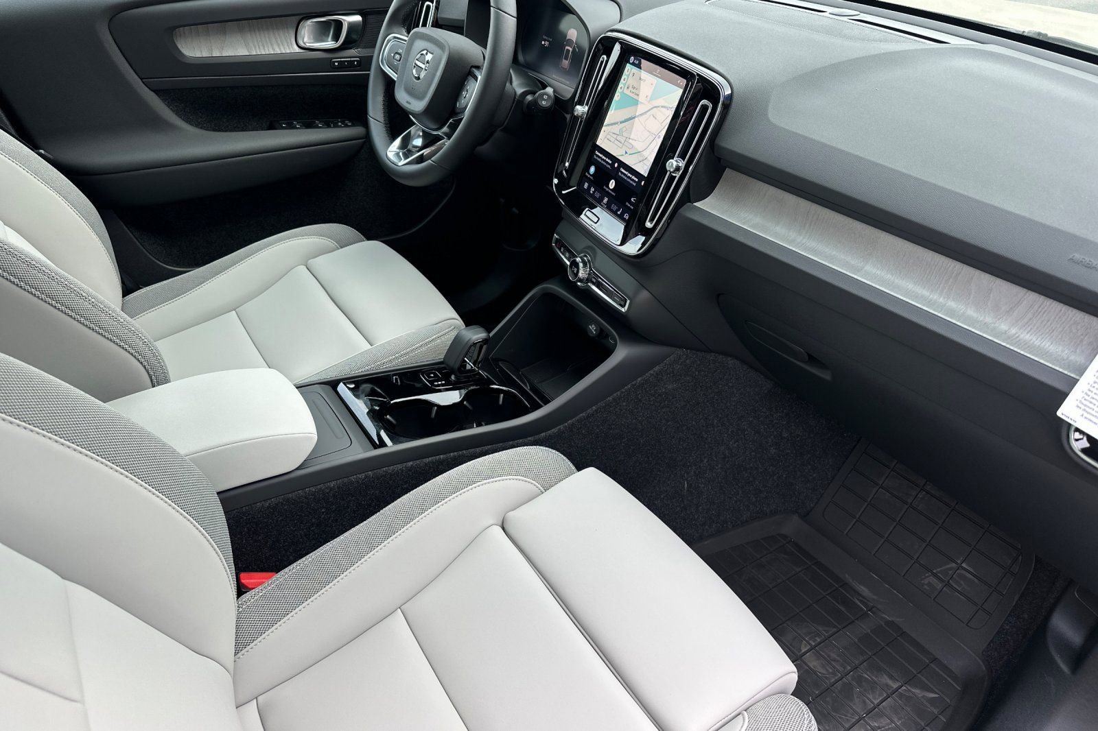 New 2026 Volvo EX40 Plus w/ Climate Package AWD/4WD image 15