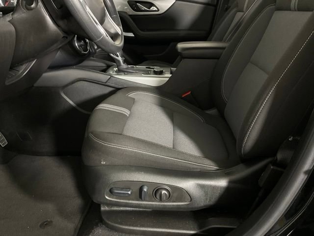 Used 2025 Chevrolet Blazer LT AWD/4WD image 30