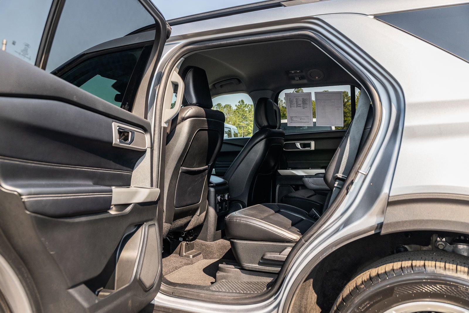 Used 2020 Ford Explorer XLT w/ Equipment Group 202A RWD image 19