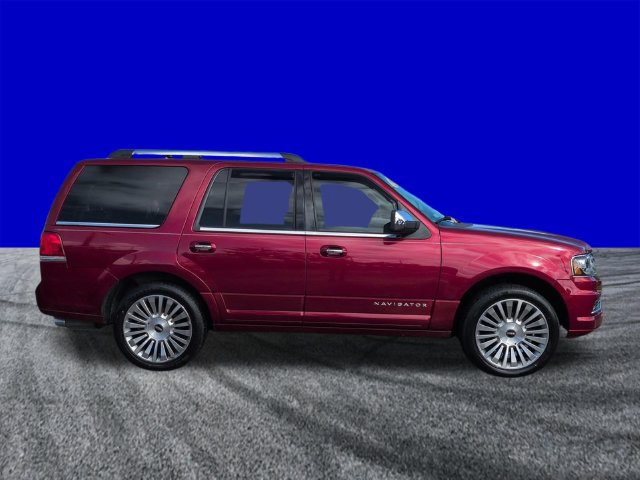 Used 2017 Lincoln Navigator Select RWD image 3