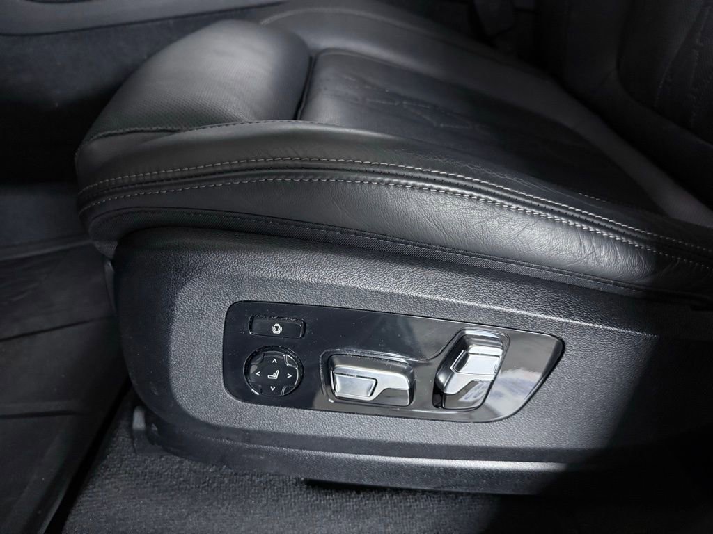 Used 2023 BMW X7 xDrive40i w/ M Sport Package image 18