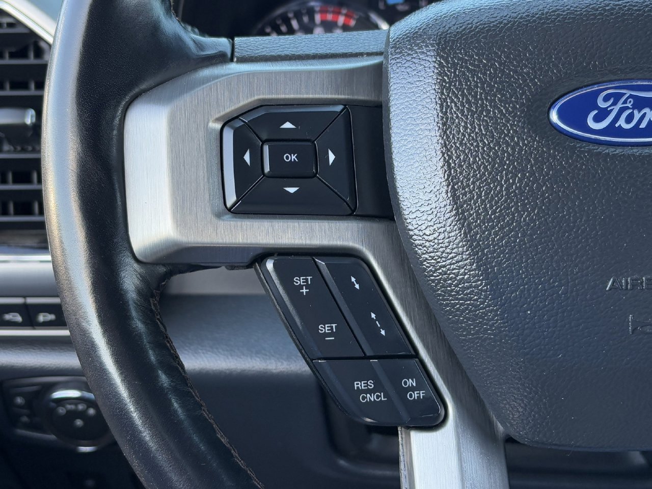 Used 2022 Ford F350 Platinum w/ FX4 Off-Road Package AWD/4WD image 16