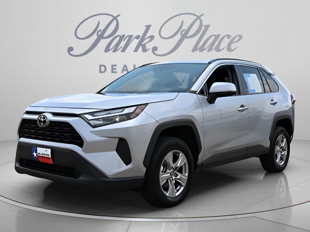 Used 2025 Toyota RAV4 XLE FWD image 1