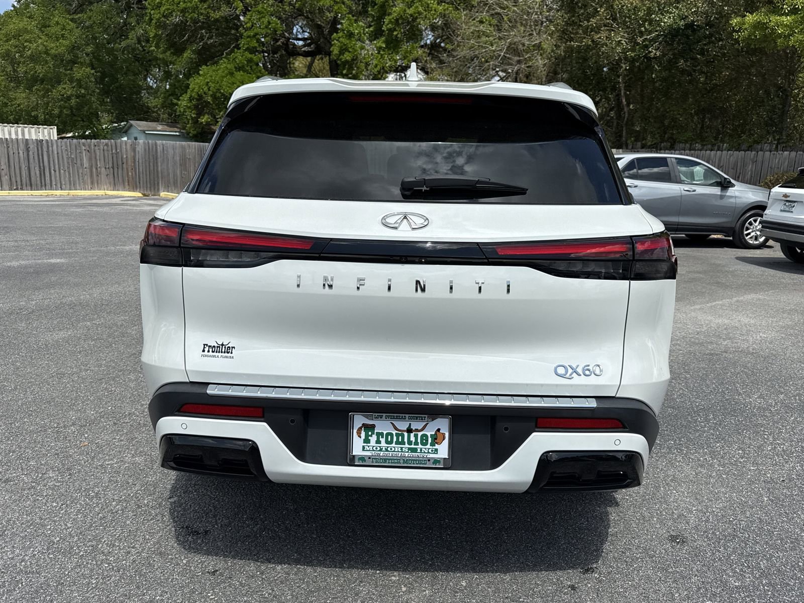 Used 2023 INFINITI QX60 Luxe w/ Cargo Package FWD image 4