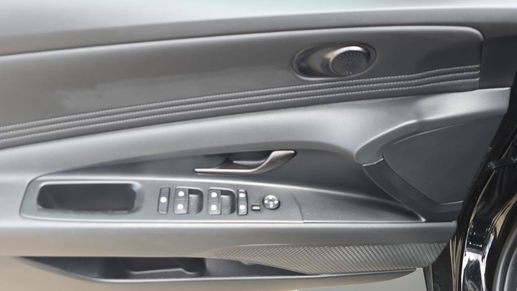 Certified 2025 Hyundai Elantra Sport FWD image 17