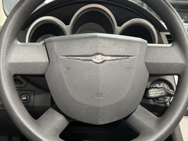 Used 2009 Chrysler Sebring Touring FWD image 7
