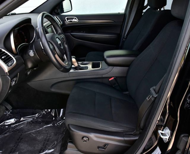 Used 2017 Jeep Grand Cherokee Laredo w/ Quick Order Package 23E image 11