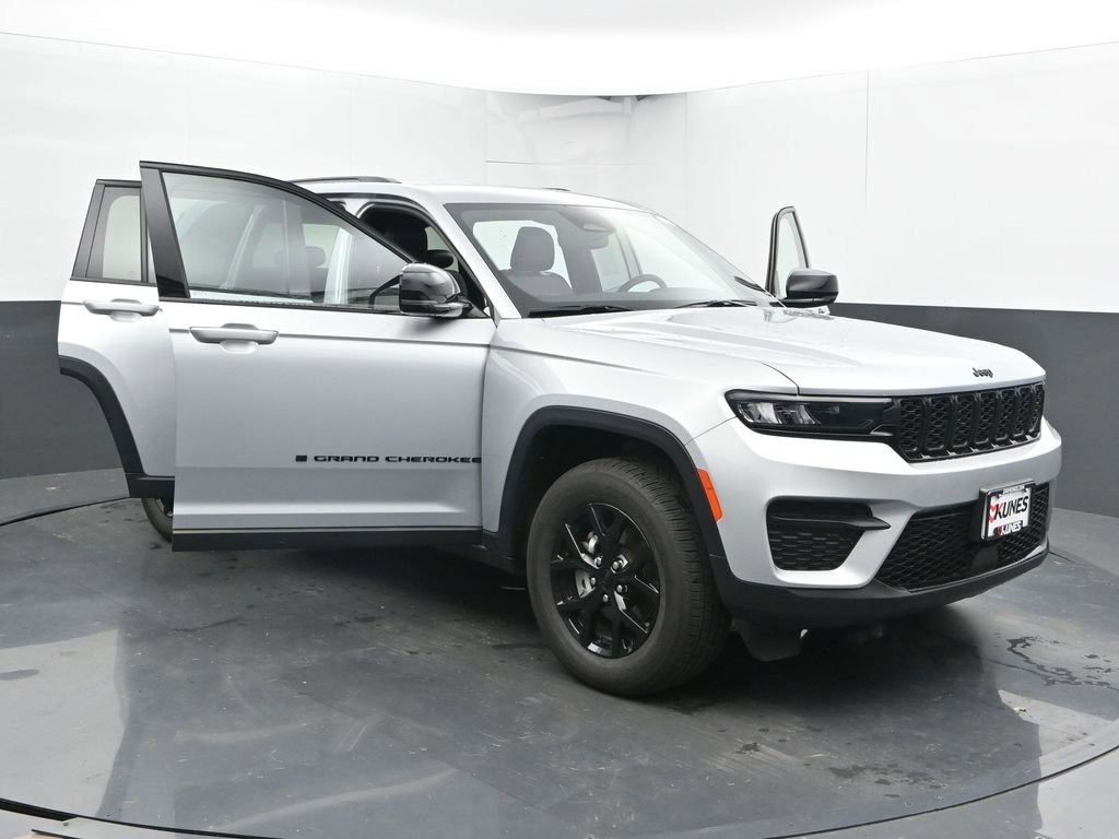 Used 2024 Jeep Grand Cherokee Altitude image 53