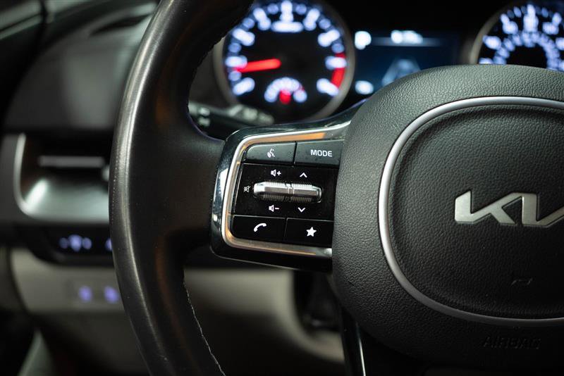 Used 2024 Kia Carnival LX image 28