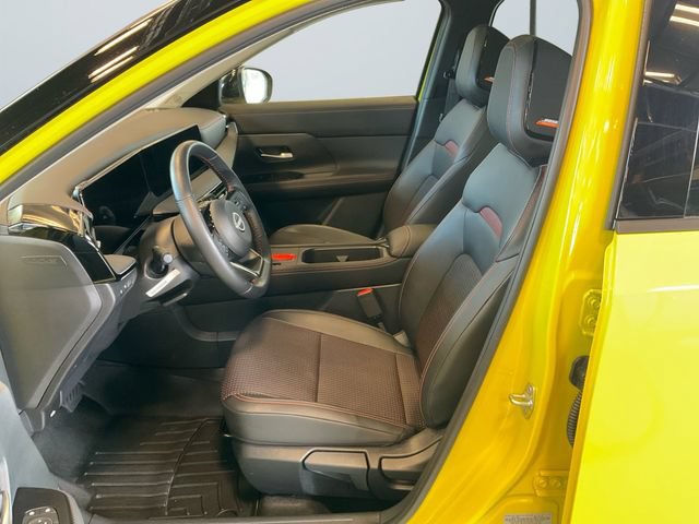 Used 2025 Nissan Kicks SR w/ SR Premium Package AWD/4WD image 9