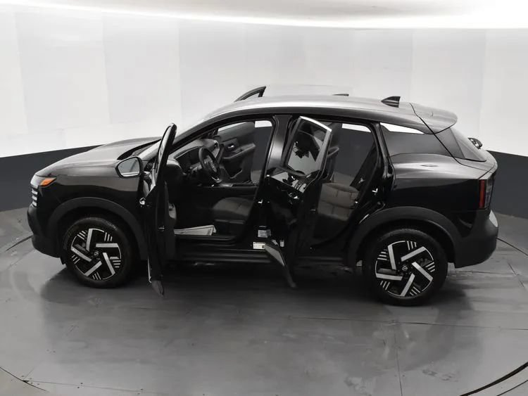Used 2025 Nissan Kicks SV FWD image 7