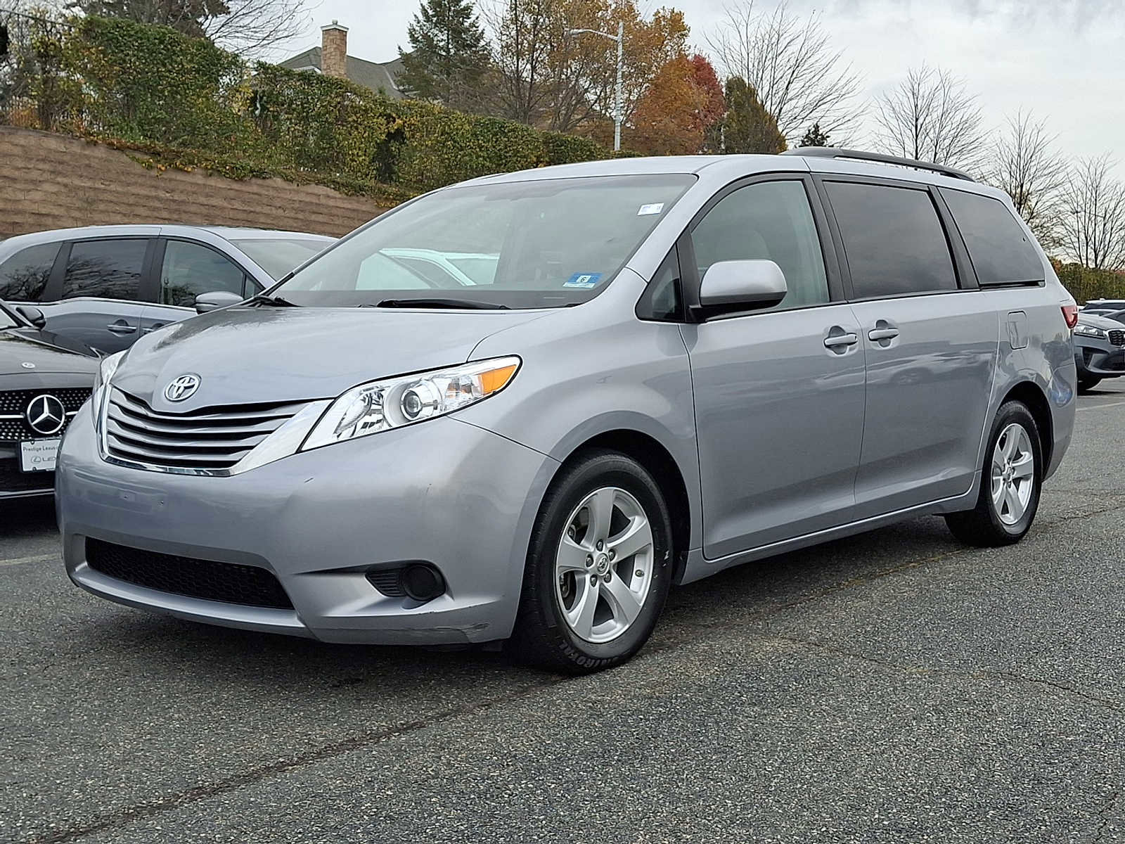 Used 2016 Toyota Sienna LE